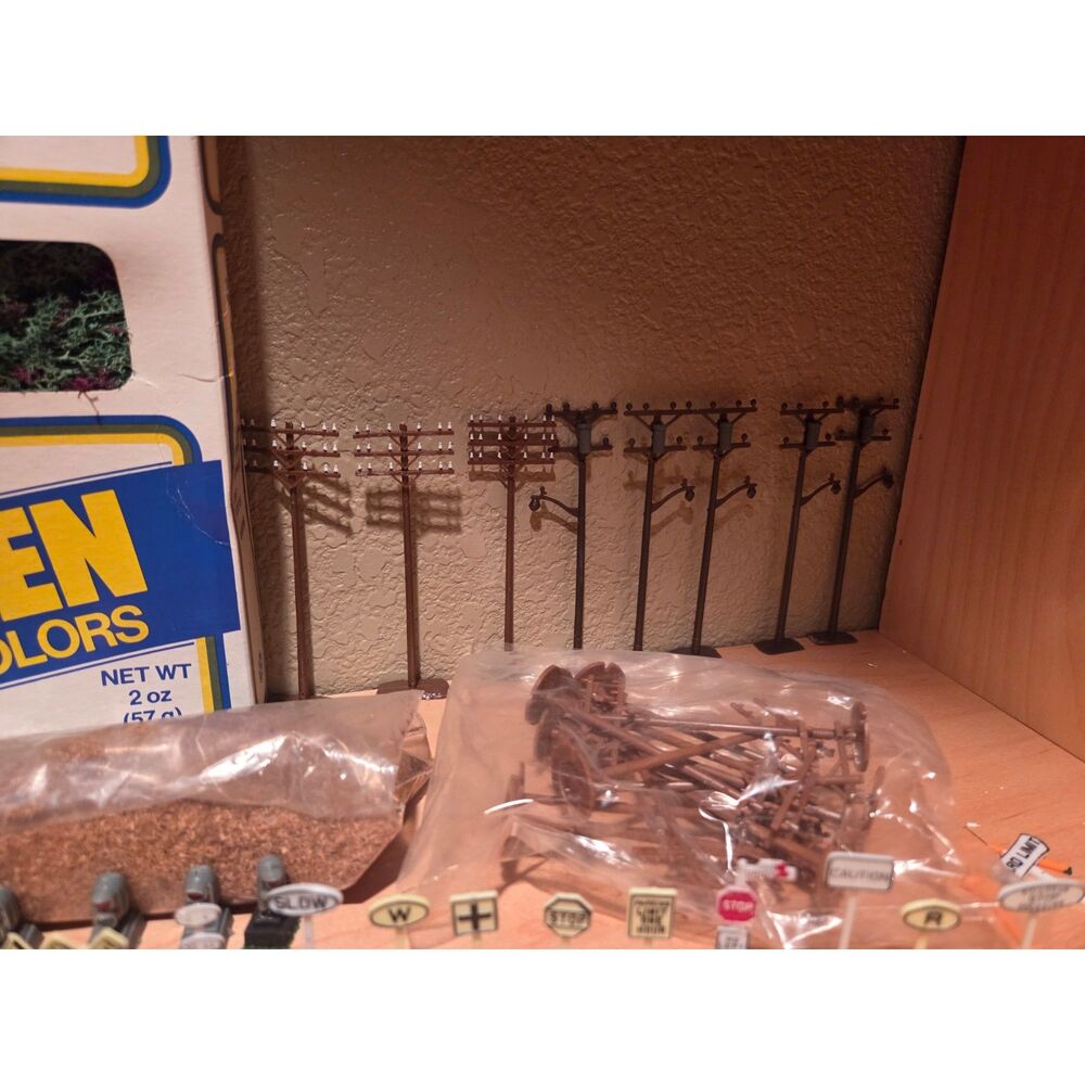 Life-Like Vintage HO Scale Railroad Scenery Landscaping Cars Animals Signs Set - Picture 9 of 12